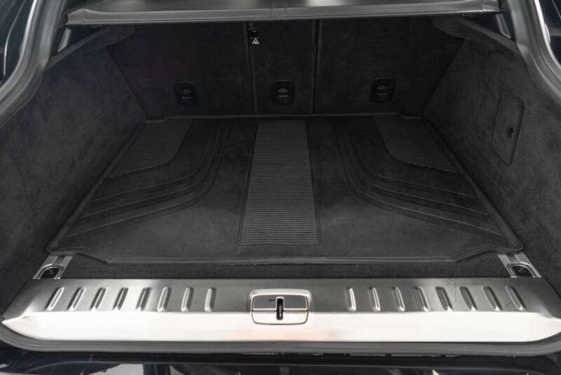 2021 Aston Martin DBX