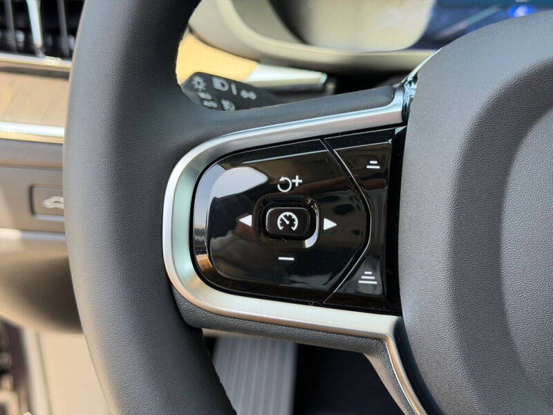 2026 Volvo XC60 T8 Plus