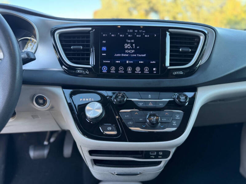 2017 Chrysler Pacifica Hybrid Touring Plus