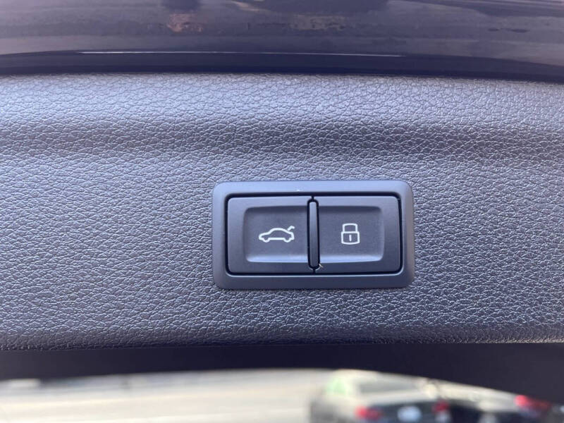 2022 Audi Q3 quattro S line Premium 45 TFSI