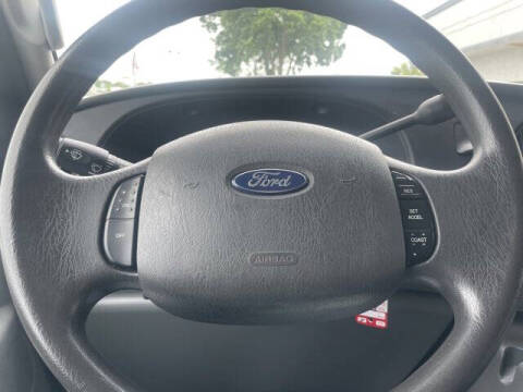 2005 Ford E-Series E-350 SD