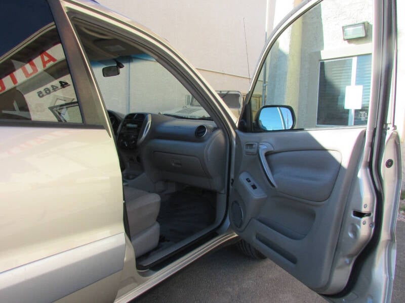 2005 Toyota RAV4 Base photo 17