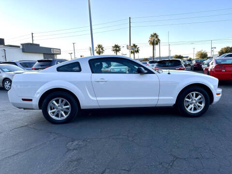 2007 Ford Mustang V6 Deluxe