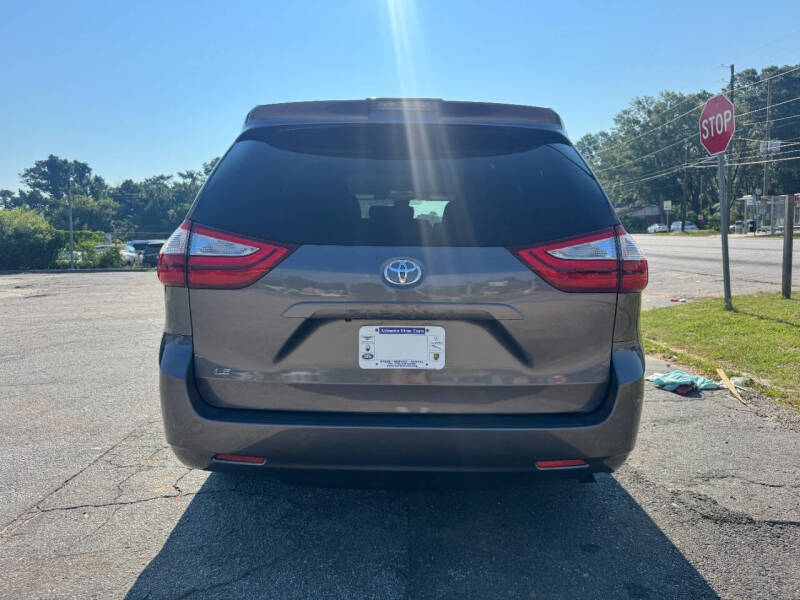 2018 Toyota Sienna LE 8-Passenger