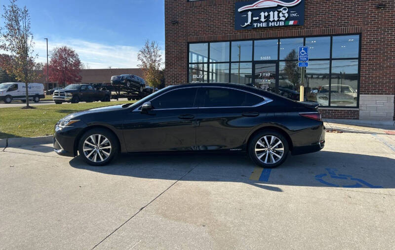 2021 Lexus ES 300h