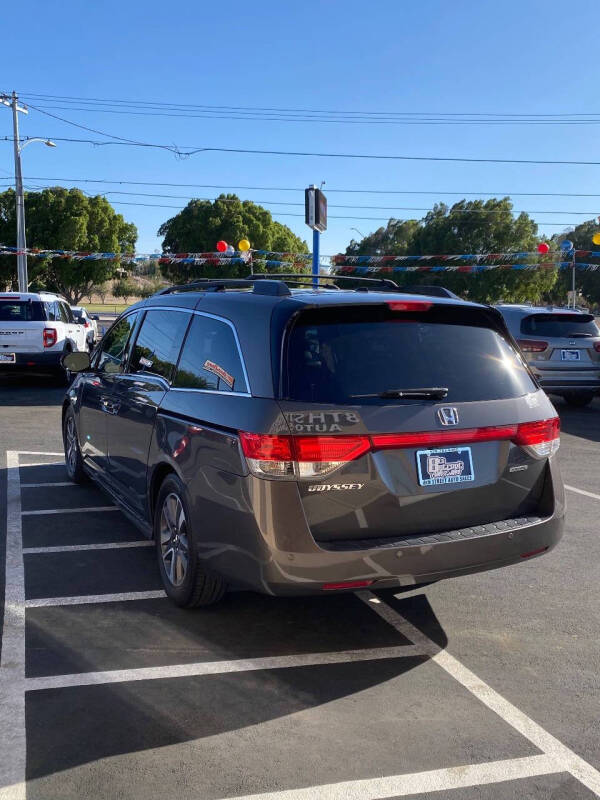 2016 Honda Odyssey Touring photo 5