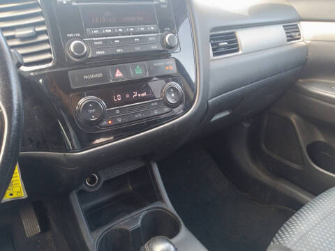 2016 Mitsubishi Outlander ES