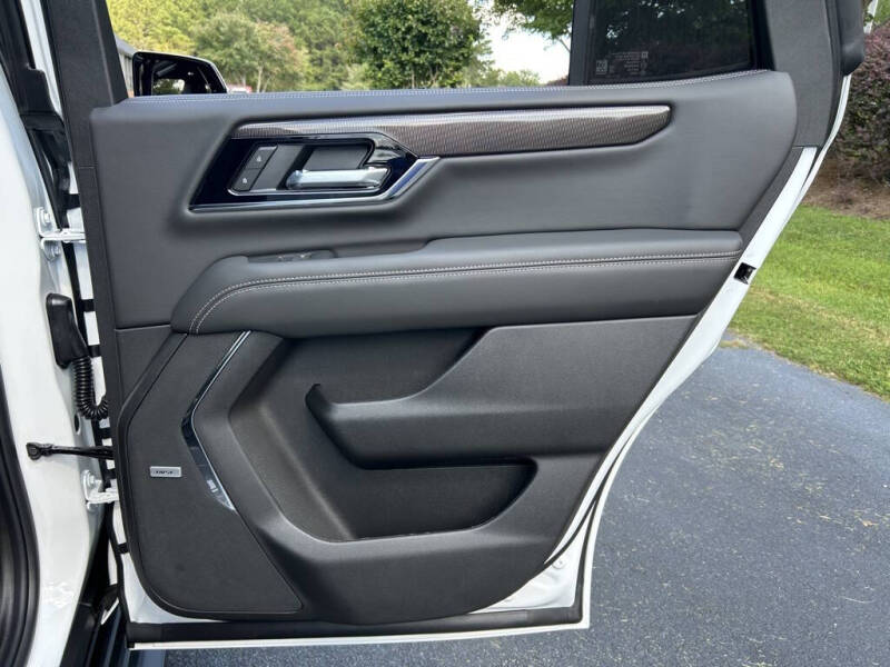 2025 GMC Yukon Elevation