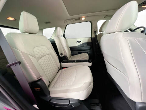 2022 Nissan Pathfinder SV