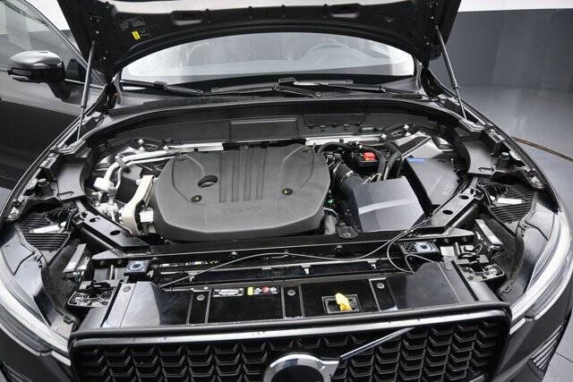 2023 Volvo XC60 B5 Plus Dark Theme