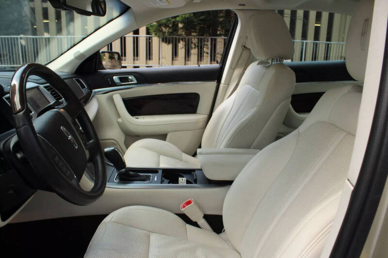 2011 Lincoln MKS