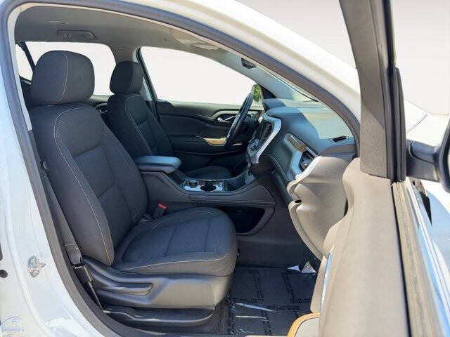 2022 GMC Acadia SLE