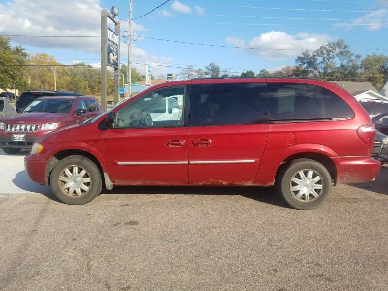 2006 Chrysler Town and Country for sale at RIVERSIDE AUTO SALES in Sioux City IA