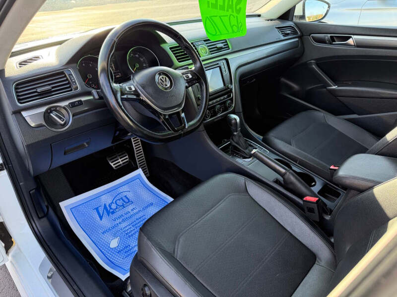 2017 Volkswagen Passat 1.8T R-Line