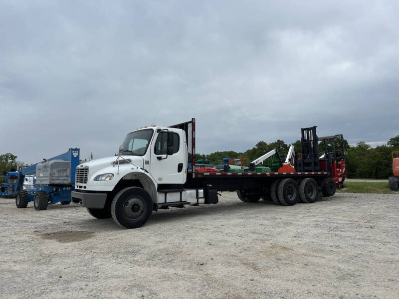 2017 Freightliner M2106 Truck