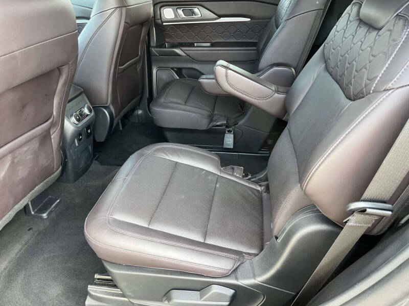 2025 Ford Explorer Platinum