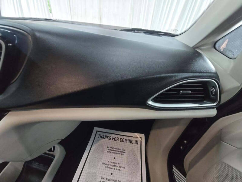 2017 Chrysler Pacifica Touring-L