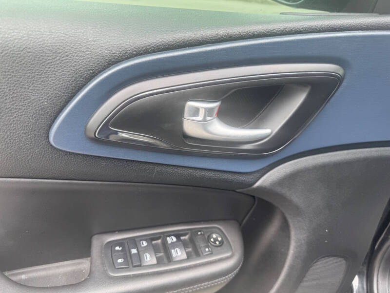 2016 Chrysler 200 S