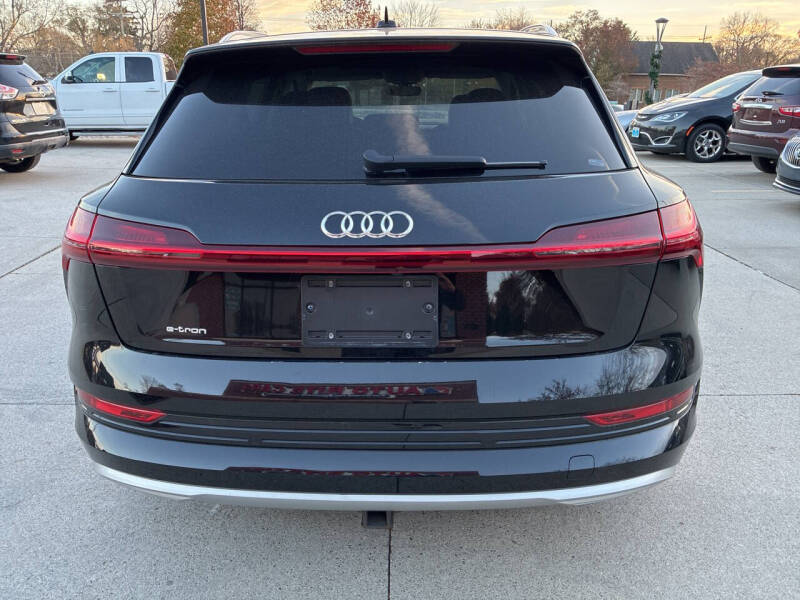 2019 Audi e-tron quattro Premium Plus