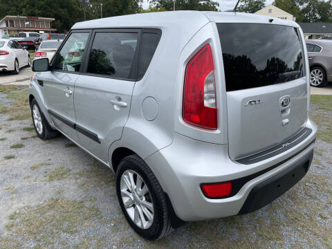 2013 Kia Soul for sale at LAURINBURG AUTO SALES in Laurinburg NC