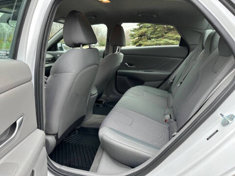 2022 Hyundai Elantra SE