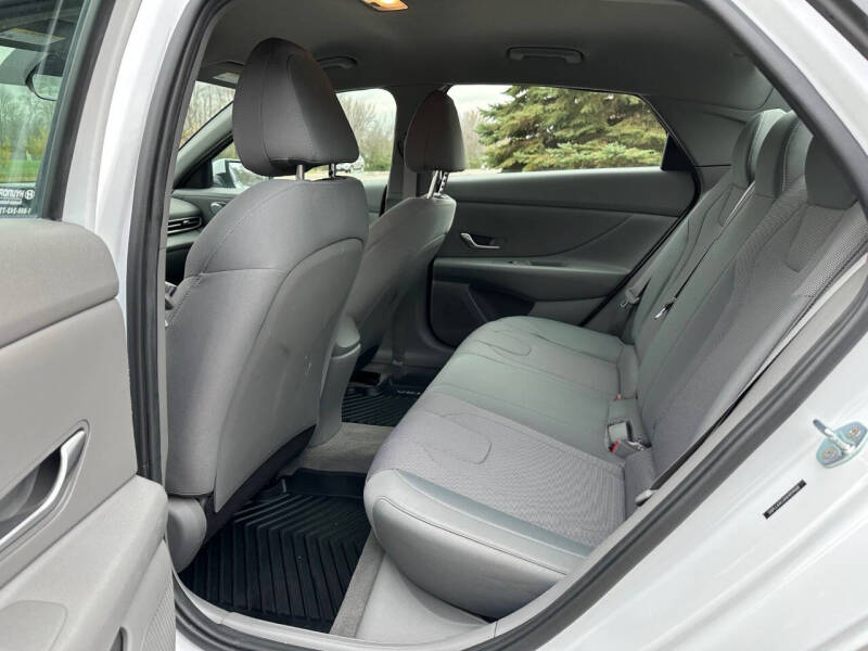 2022 Hyundai Elantra SE