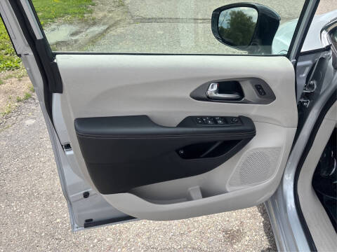 2024 Chrysler Pacifica Plug-In Hybrid Select