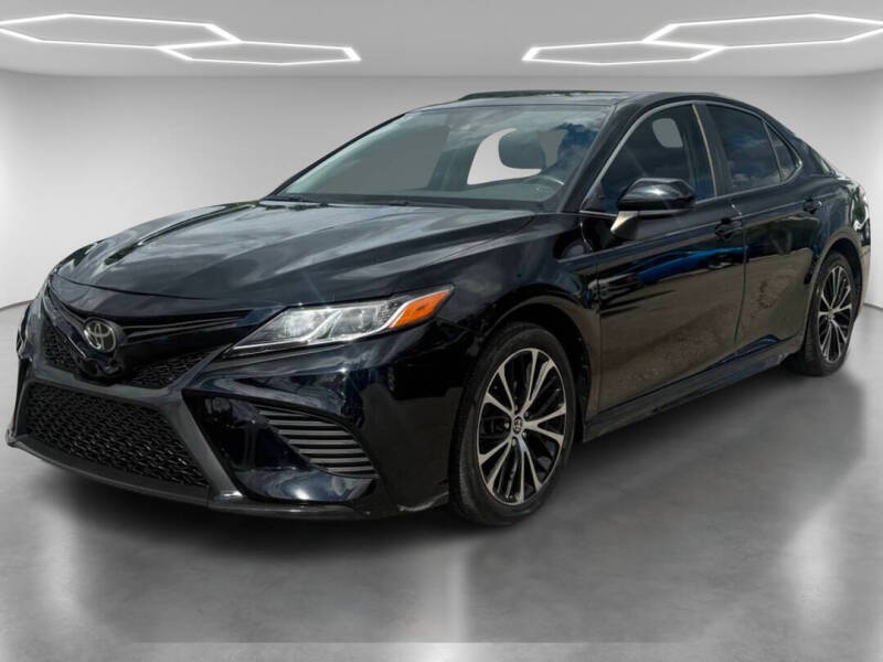 2020 Toyota Camry SE's photo