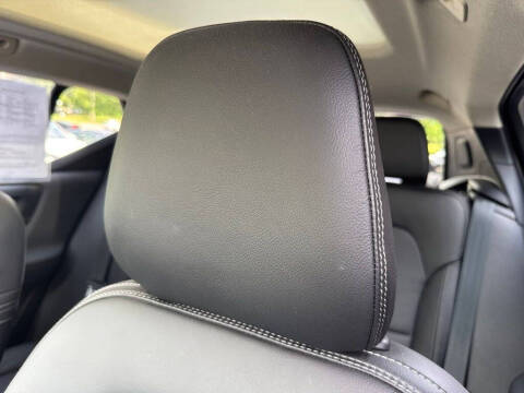 2023 Volvo XC40 B5 Plus Bright Theme