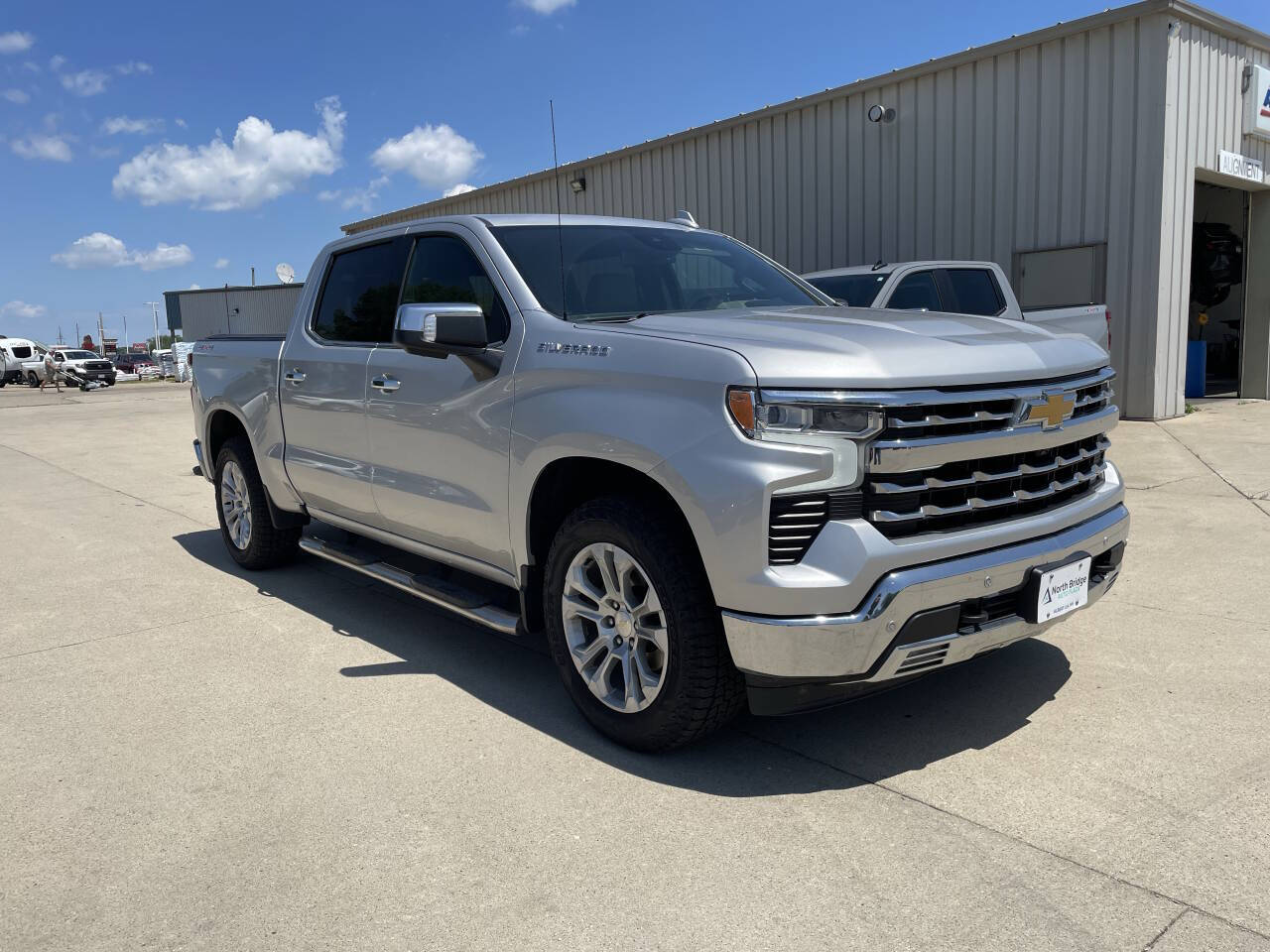 2022 Chevrolet Silverado 1500 LTZ photo 2