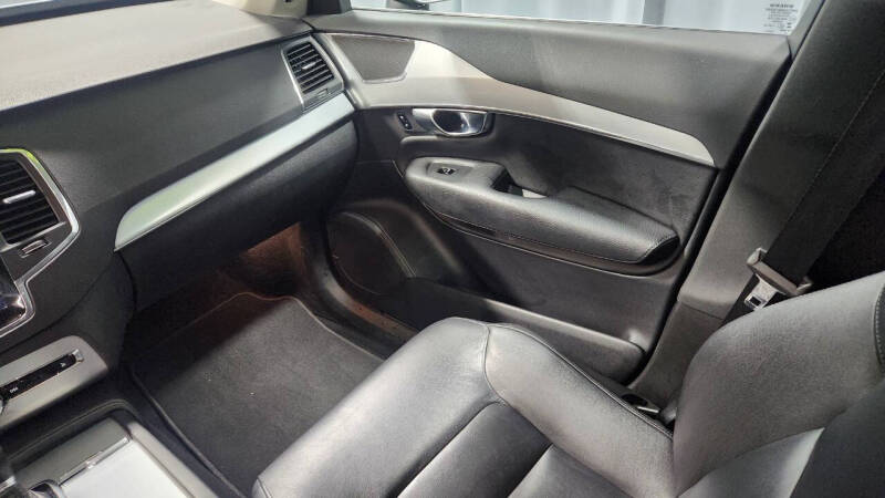 2018 Volvo XC90 T5 Momentum 7-Passenger