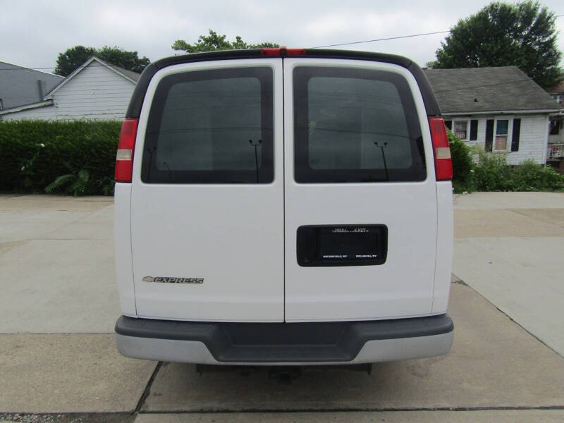 2011 Chevrolet Express 2500