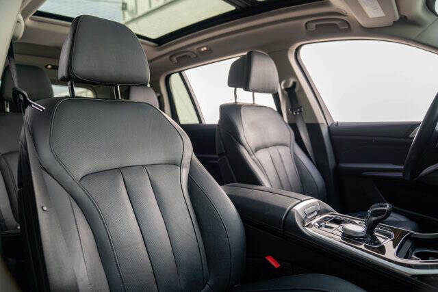 2019 BMW X7 36