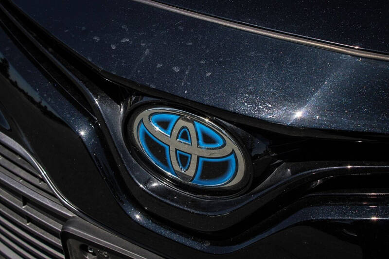 2020 Toyota Camry Hybrid XLE