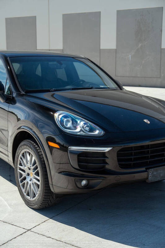 2017 Porsche Cayenne Platinum Edition