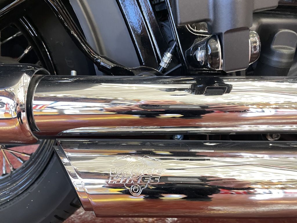 2019 Harley-Davidson® FLHCS - Heritage Classic 114 13