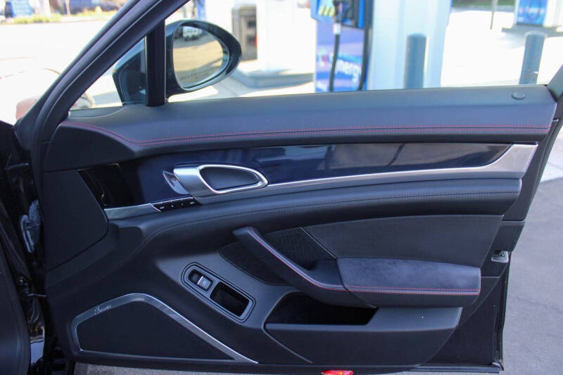 2013 Porsche Panamera GTS