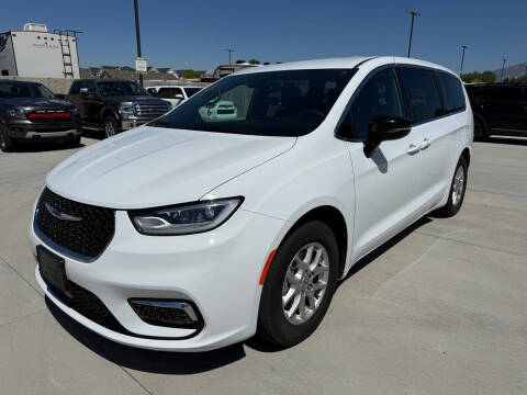 2024 Chrysler Pacifica Touring
