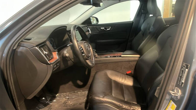 2021 Volvo S60 T5 Momentum