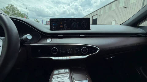 2023 Genesis GV70 2.5T Standard