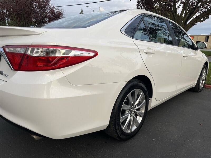 2017 Toyota Camry Hybrid XLE