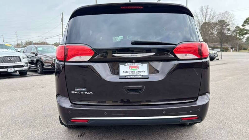 2017 Chrysler Pacifica Touring-L