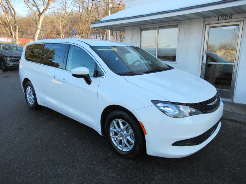 2023 Chrysler Voyager LX