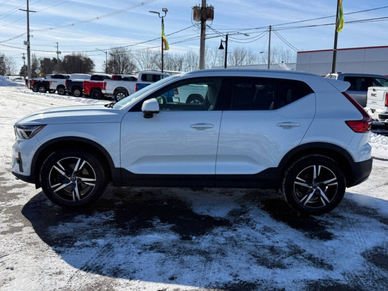 2023 Volvo XC40 B5 Plus Bright Theme