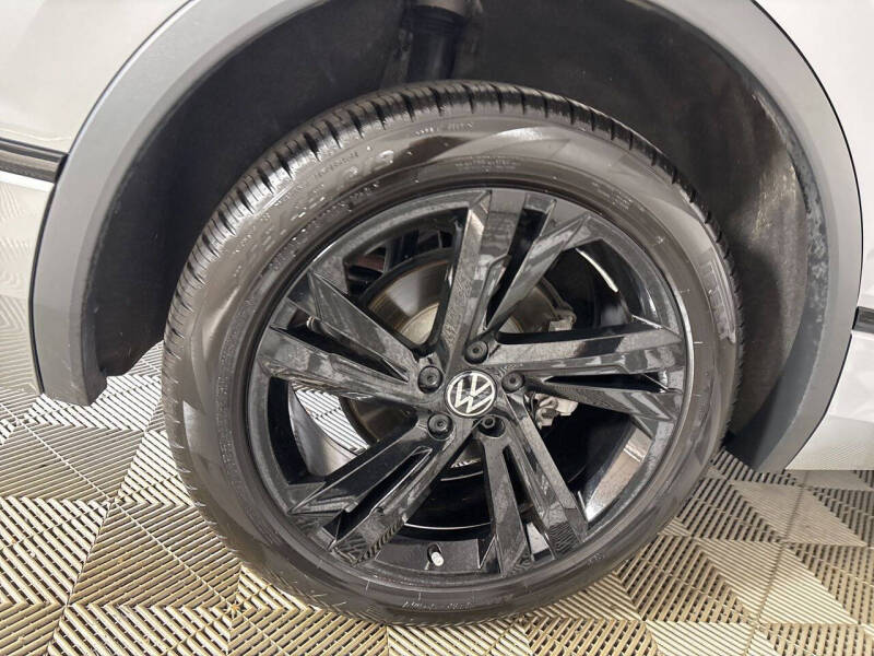 2024 Volkswagen Tiguan SE R-Line Black