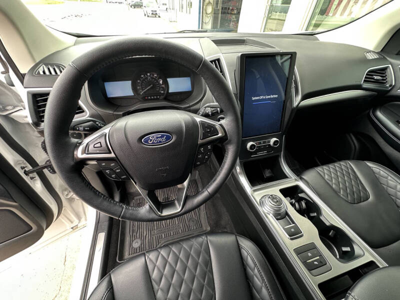2024 Ford Edge Titanium
