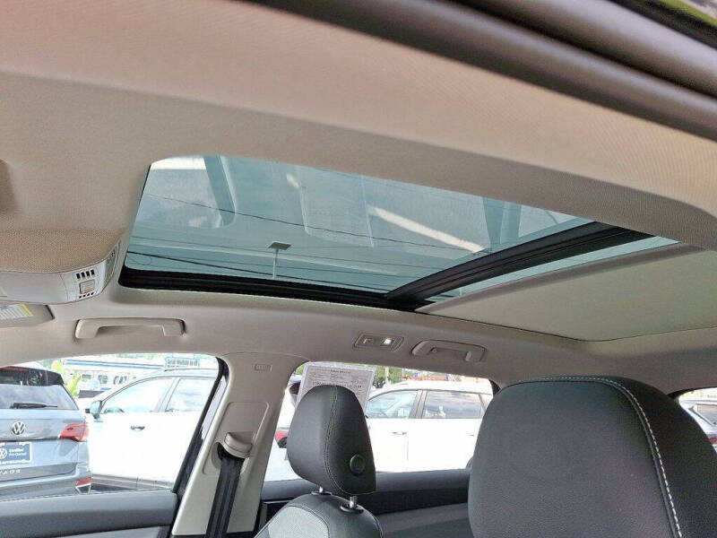 2022 Volkswagen Taos SEL 4Motion