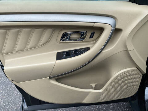 2015 Ford Taurus SE