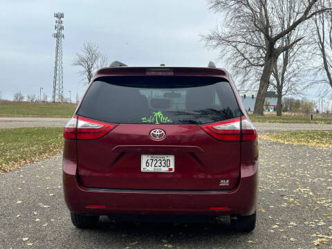 2017 Toyota Sienna XLE 7-Passenger