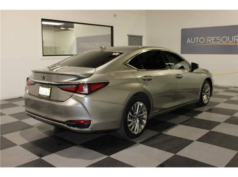 2021 Lexus ES 300h Luxury